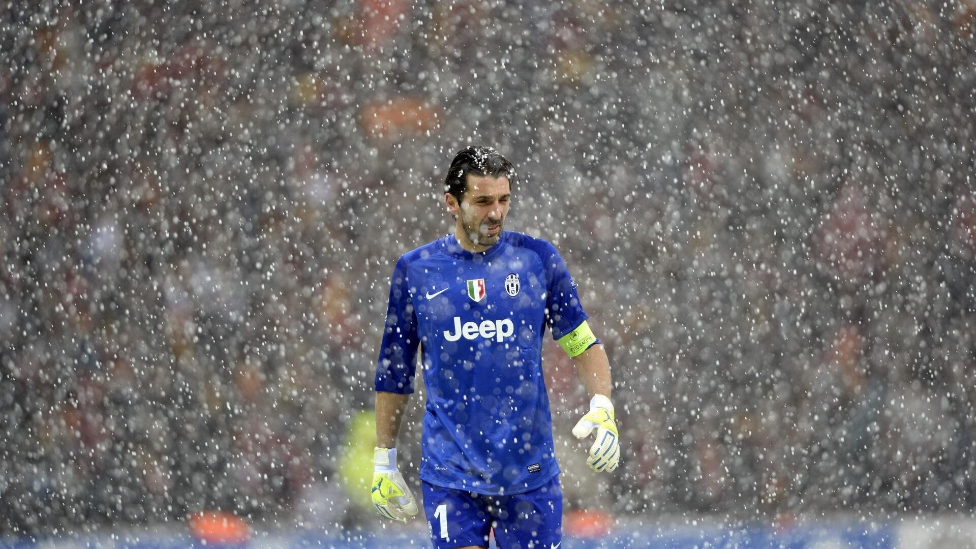 球场上的“守护神”：那些年守门员的精彩瞬间，守球门的人叫什么