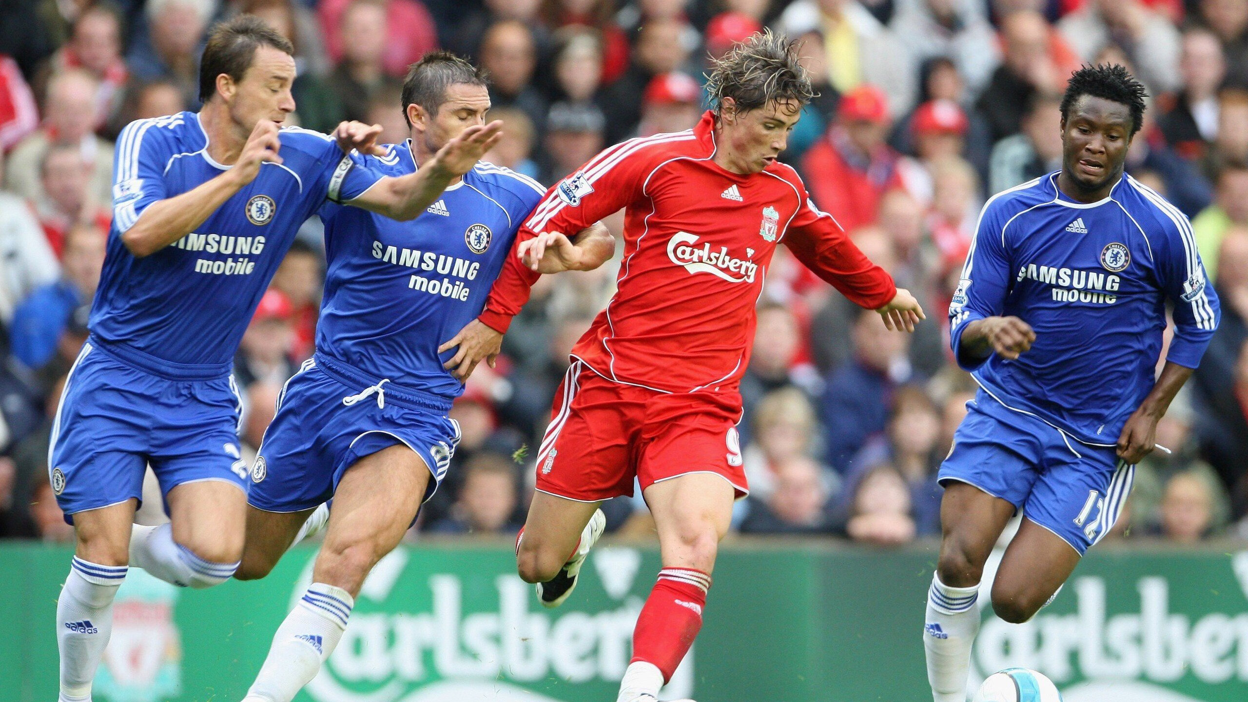 球迷风云:最疯狂的比赛现场互动瞬间,足球疯狂球迷